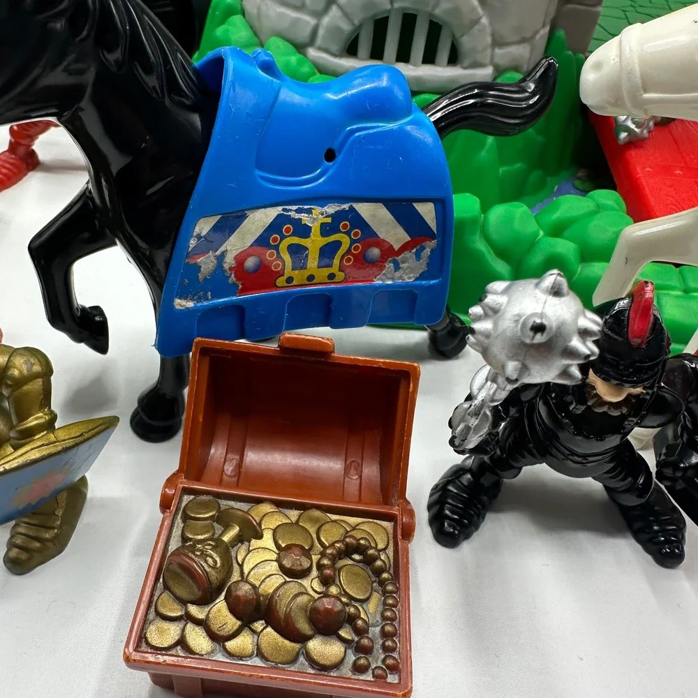 Fisher-Price Great Adventures Castle Playset Knights, 2 Dragons, Catapult + MORE